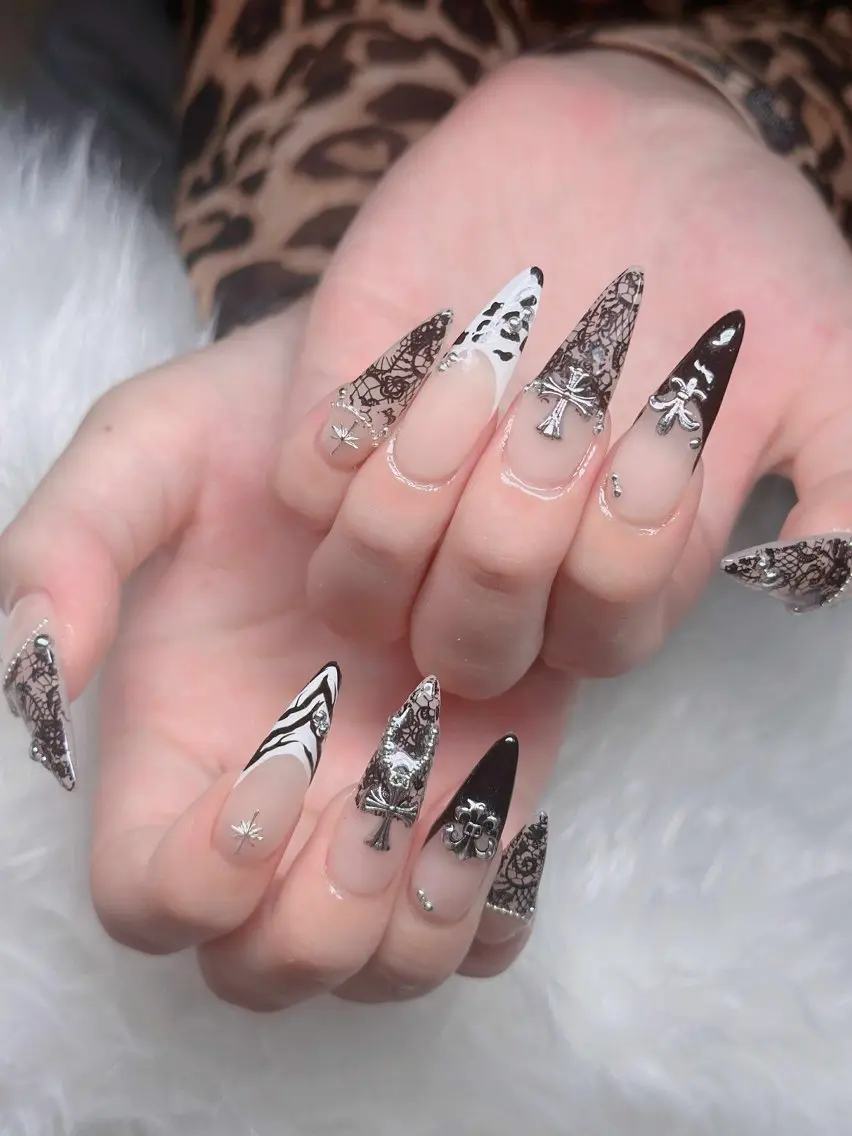 ネイル オーロラネイル フレンチネイル ジェルネイル ハロウィン キラキラネイル H.baby Nail Salonのネイルデザイン