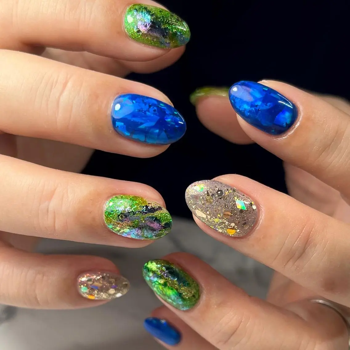 ネイル オーロラネイル ブルー フラッシュネイル グリーン キラキラネイル ハンドネイル NAIL NOWのネイルデザイン
