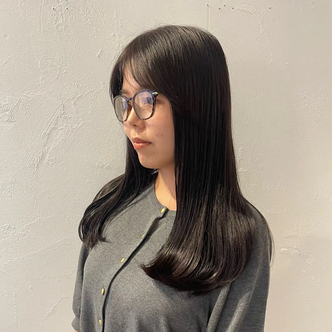 ロング カラー mina / 透明感ベージュカラーのヘアスタイル