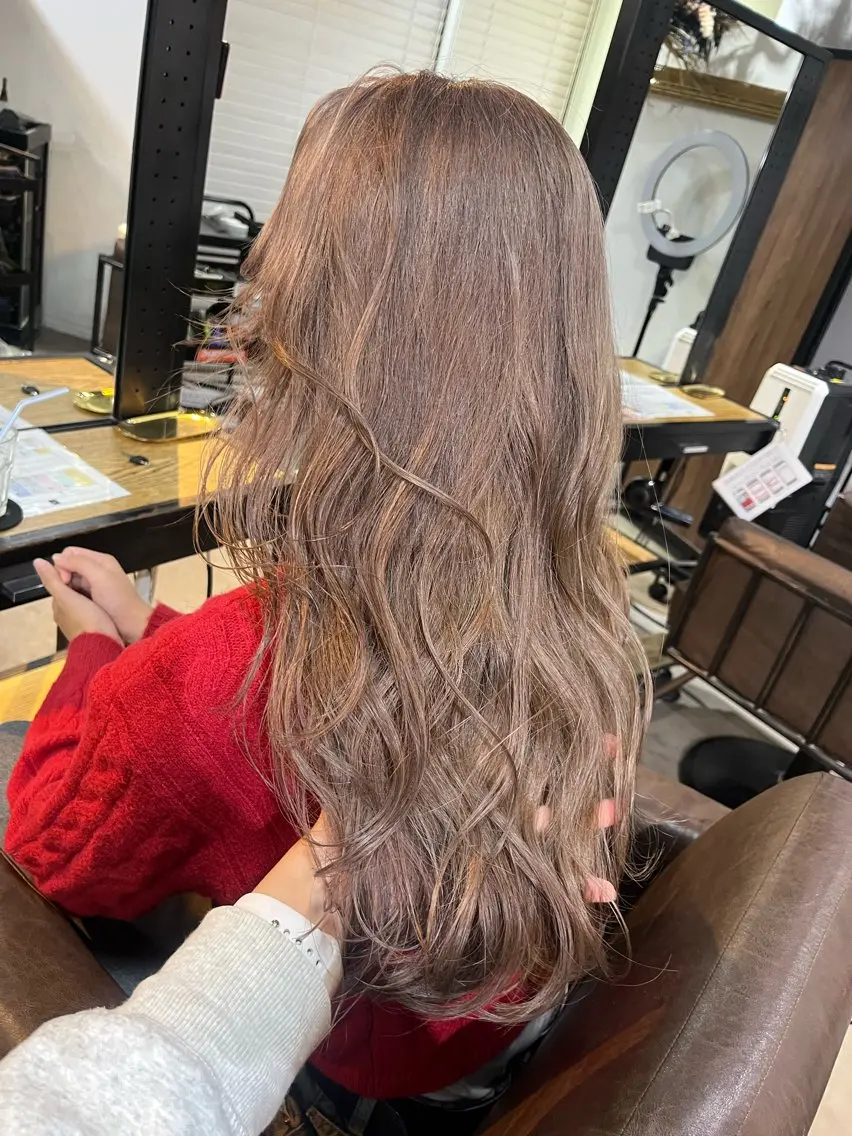 ロング カラー ベージュカラー ブリーチ ブラウンカラー ミルクティーベージュ カット ヘアカラー トリートメント ミルクティーベージュ ブリーチ 店長 清水のヘアスタイル