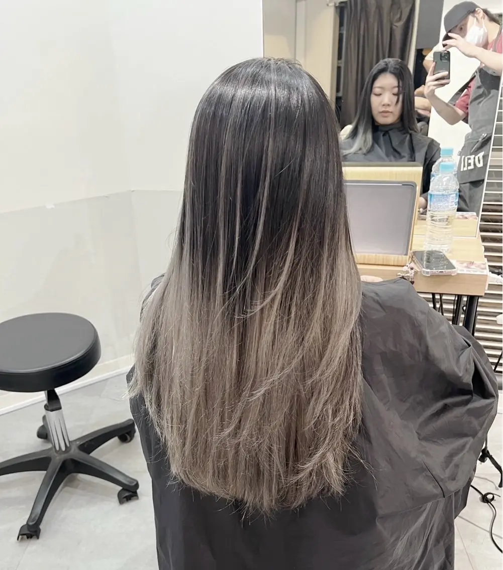 ロング カラー バレイヤージュ グレージュ レイヤーカット 指名数No.1 /NAOYAのヘアスタイル