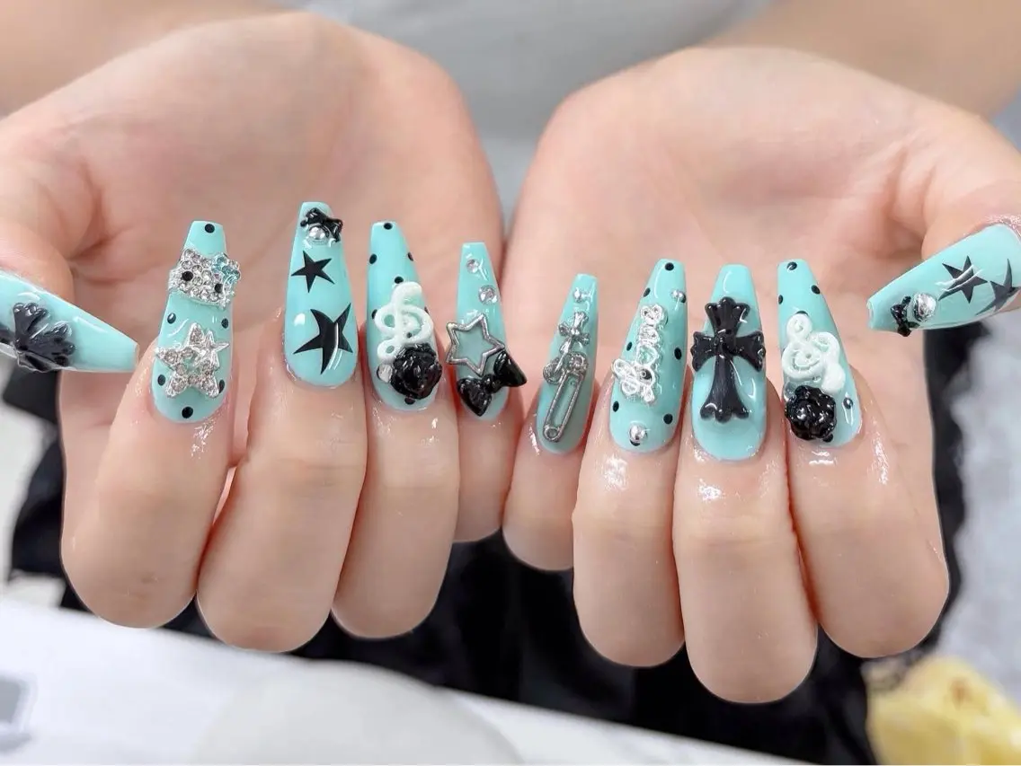 ネイル キラキラネイル 韓国ネイル ロングネイル シンプルネイル ワンホンネイル ハンドネイル Rina Nail.Novaのネイルデザイン