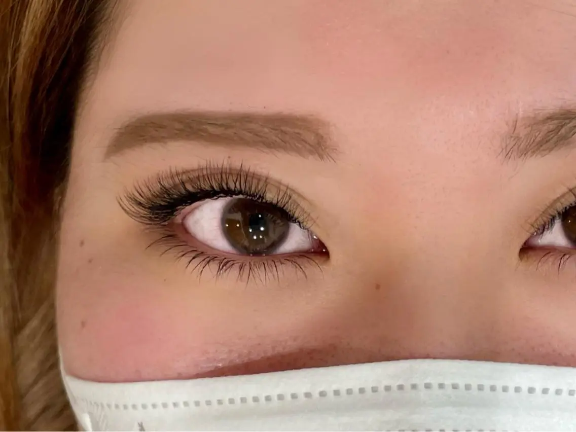 マツエク・マツパ 下まつげエクステ ボリュームラッシュ wellbe 泉の眉毛・アイブロウイメージ