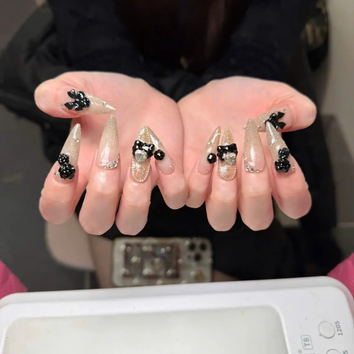 ネイル オーロラネイル 長さ出し フレンチネイル ジェルネイル マグネットネイル ハンドネイル KITTY nailsのネイルデザイン