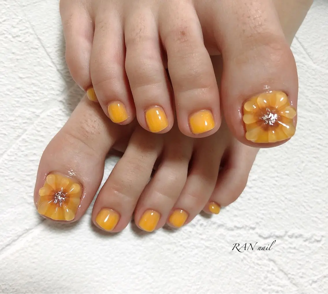 ネイル フラワーネイル ジェルネイル キラキラネイル オレンジ ぷっくりネイル ハンドネイル フットネイル RAN nailのネイルデザイン