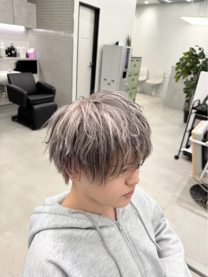 ショート カラー メンズ ベージュカラー 三浦 流星のヘアスタイル