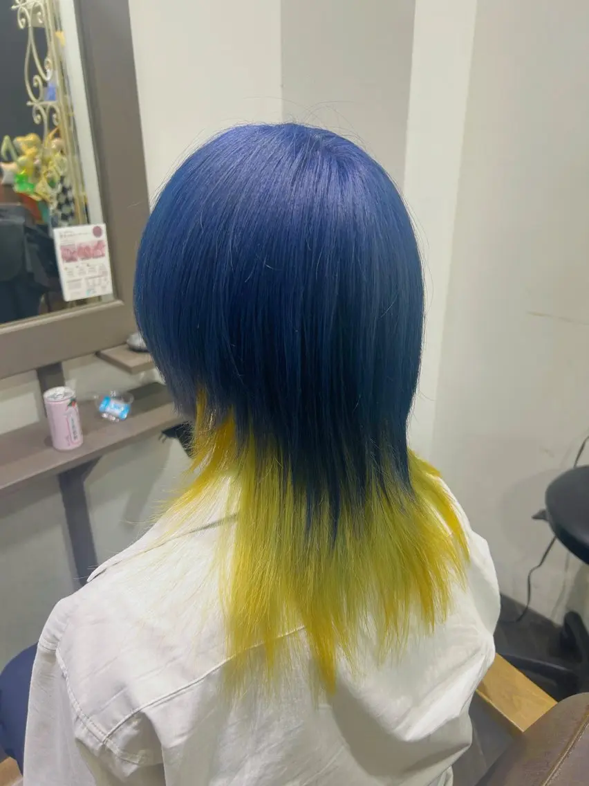 ミディアム カラー メンズ メンズウルフカット ブルーカラー デザインカラー グラデーションカラー ミント ヘアカラー 渡部 まひろのヘアスタイル