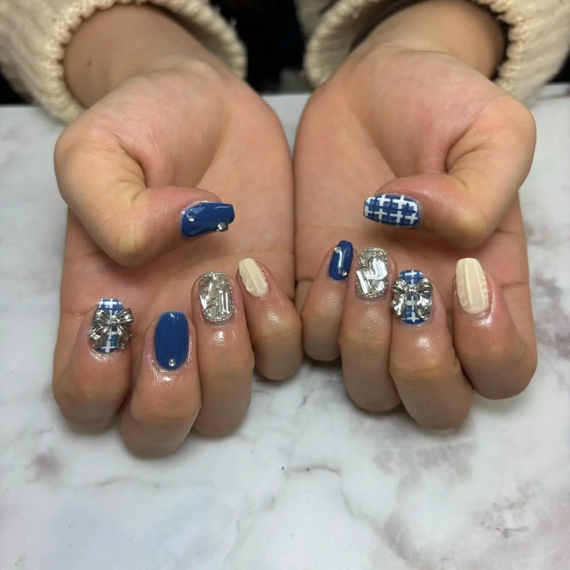 salon UNE LMA見習いスタッフのネイルデザイン