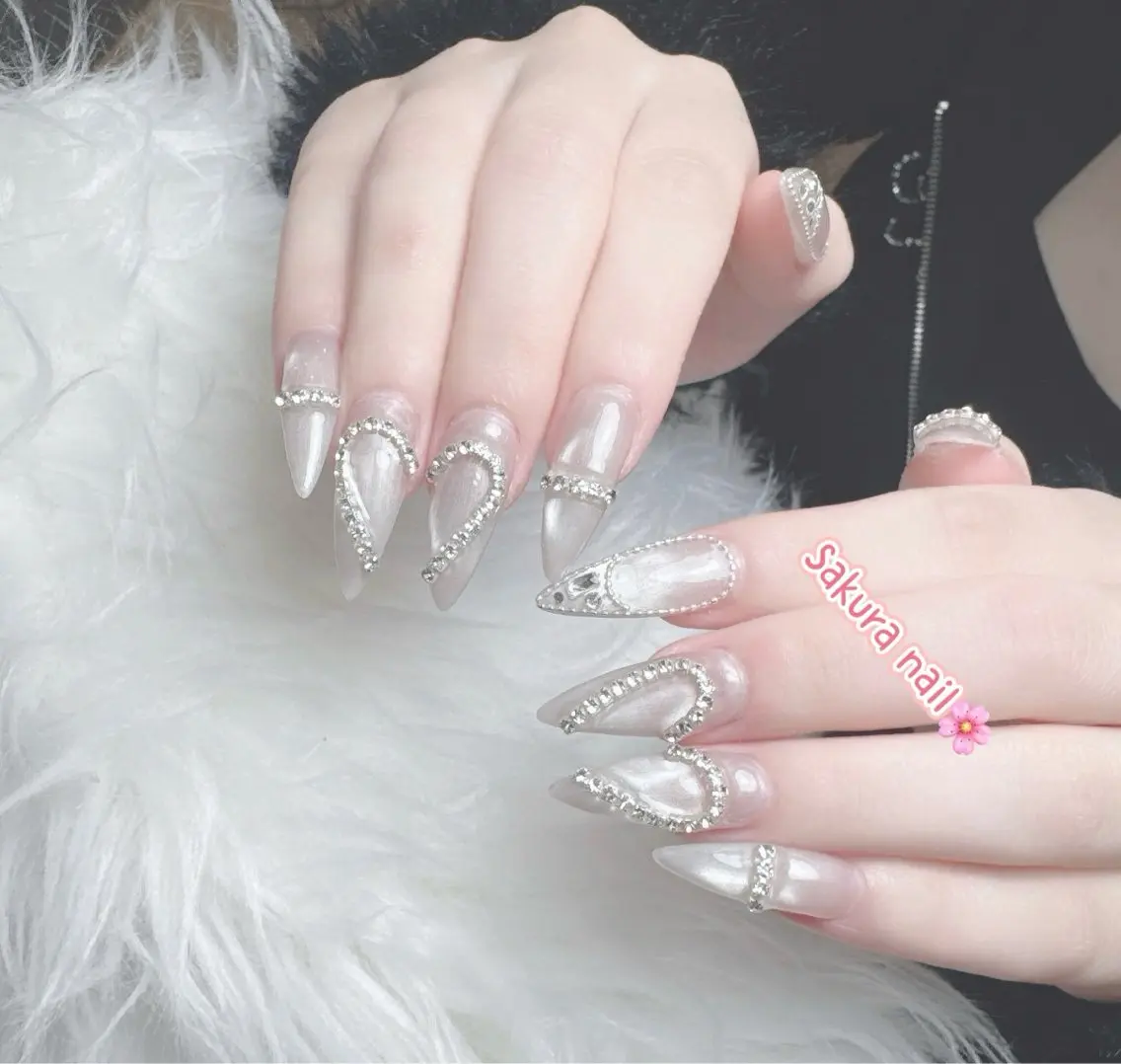 ネイル アートネイル オーロラネイル ボルドー チークネイル フレンチネイル ハンドネイル Sakura Nail Salonのネイルデザイン