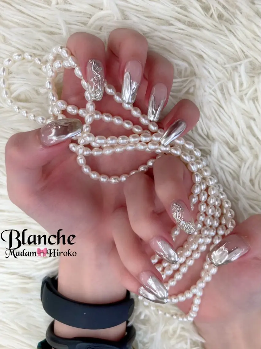 ネイル ミラーネイル ニュアンスネイル シルバー ハンドネイル Lianネイル 寛子Lianのネイルデザイン