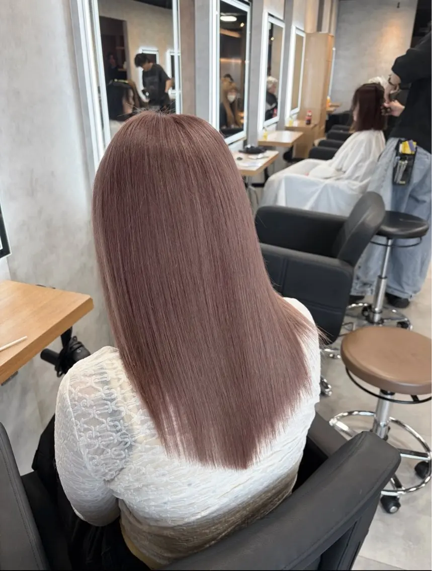 ロング カラー ベージュカラー ピンクカラー ピンクベージュ ヘアカラー トリートメント ヘッドスパ ヘアセット 淡色/ワンホンヘア 🤍MINORIのヘアスタイル