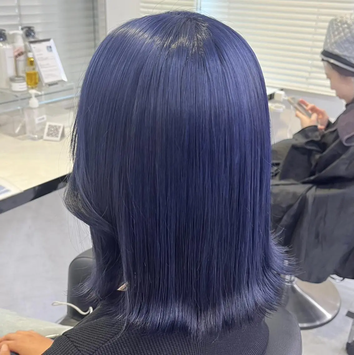 セミロング ヘアカラー トリートメント 🤍ハイトーン寒色 🤍MADOKAのヘアスタイル