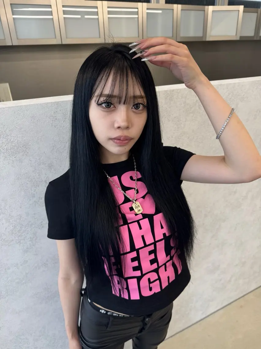 ロング カラー 黒髪 ロング ヘアカラー エクステ Nene ／Roverのヘアスタイル
