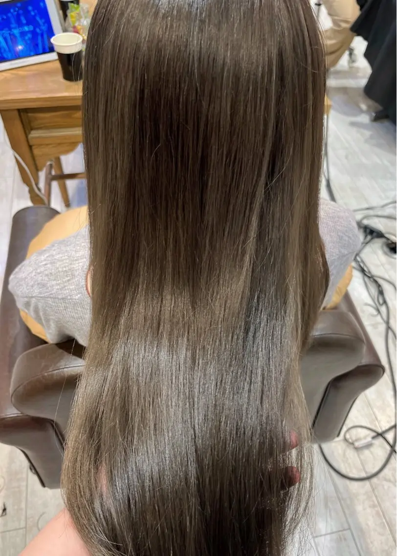 ロング カラー ベージュカラー ブリーチ オリーブベージュ オリーブカラー カット ヘアカラー 【韓国ヘア×透明感 カラー】笹谷 莉未のヘアスタイル