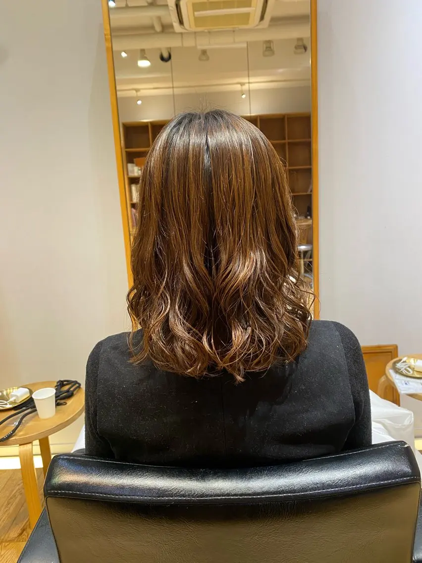 ミディアム カット パーマ 大人可愛い♡コテ巻き パーマ🌼杉田 萌恵のヘアスタイル