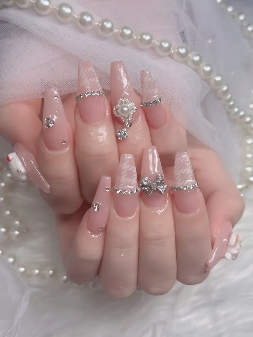 ネイル オーロラネイル フレンチネイル ジェルネイル ハロウィン キラキラネイル ハンドネイル H.baby Nail Salonのネイルデザイン