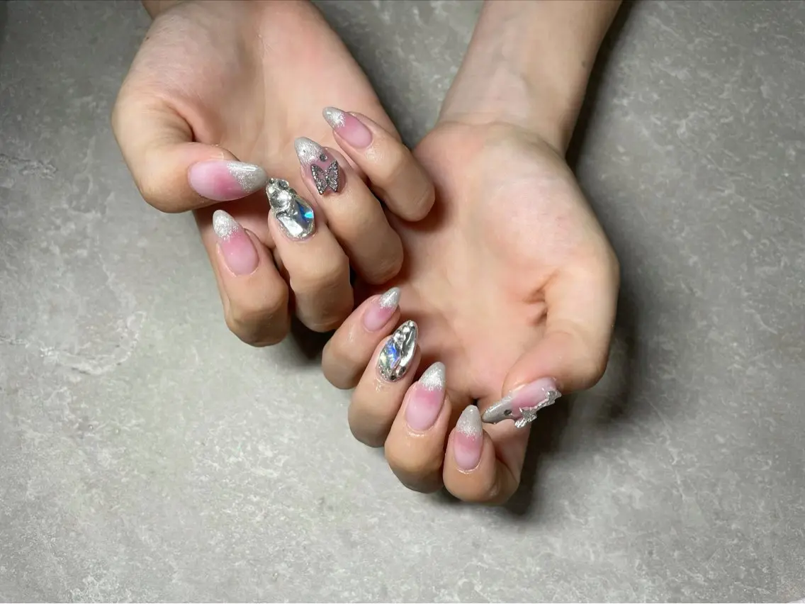 ネイル LAVISH 大和店 emi・:*+のネイルデザイン