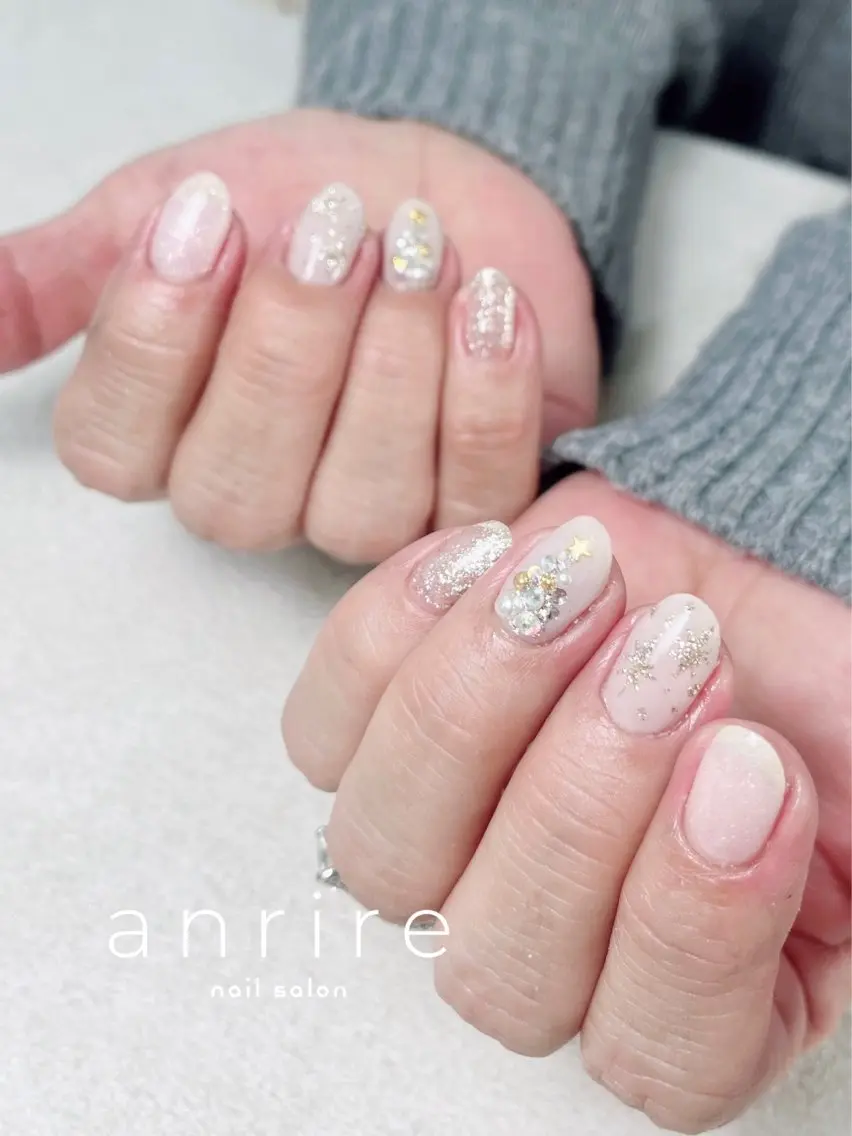 ネイル ジェルネイル キラキラネイル ラメ(グリッター) パラジェル ホワイト ハンドネイル nailsalon anrireのネイルデザイン