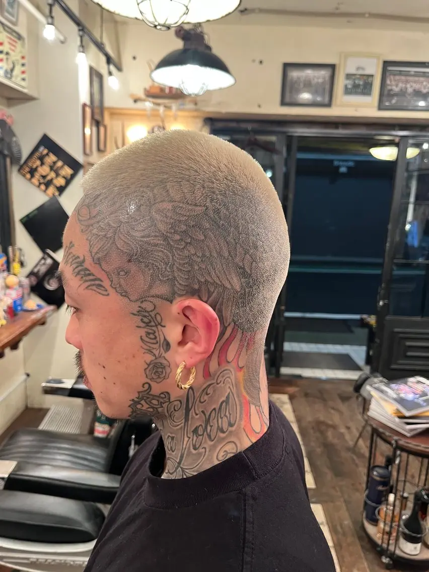 カラー ブリーチ ハイトーンカラー ヘアカラー 加賀谷 英多のヘアスタイル