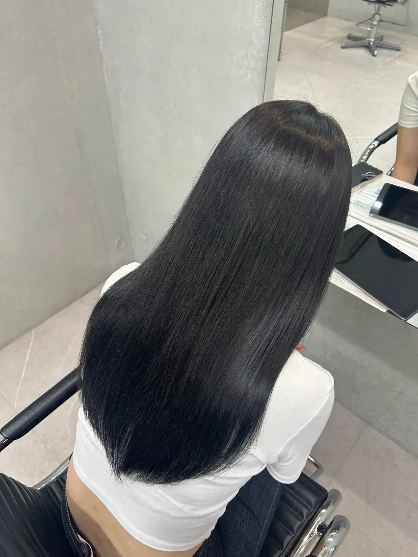 カラー 黒髪 ブリーチ ブルーカラー ブルーブラック 髪質改善 IO イオリのヘアスタイル