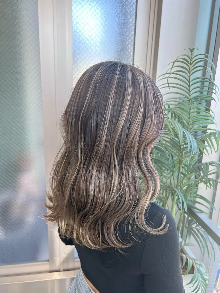 ロング カラー ヘアアレンジ バレイヤージュ ブリーチ ケアブリーチ レイヤーカット ヘアカラー トリートメント ✨カチモリ✨レイヤー 韓国ヘア🇰🇷ゆいのヘアスタイル