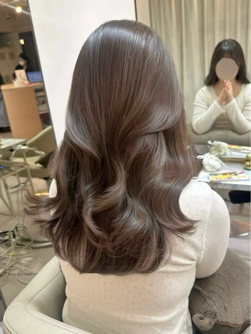 セミロング カラー レイヤーカット 韓国ヘア🦢🖤 Sayumiのヘアスタイル