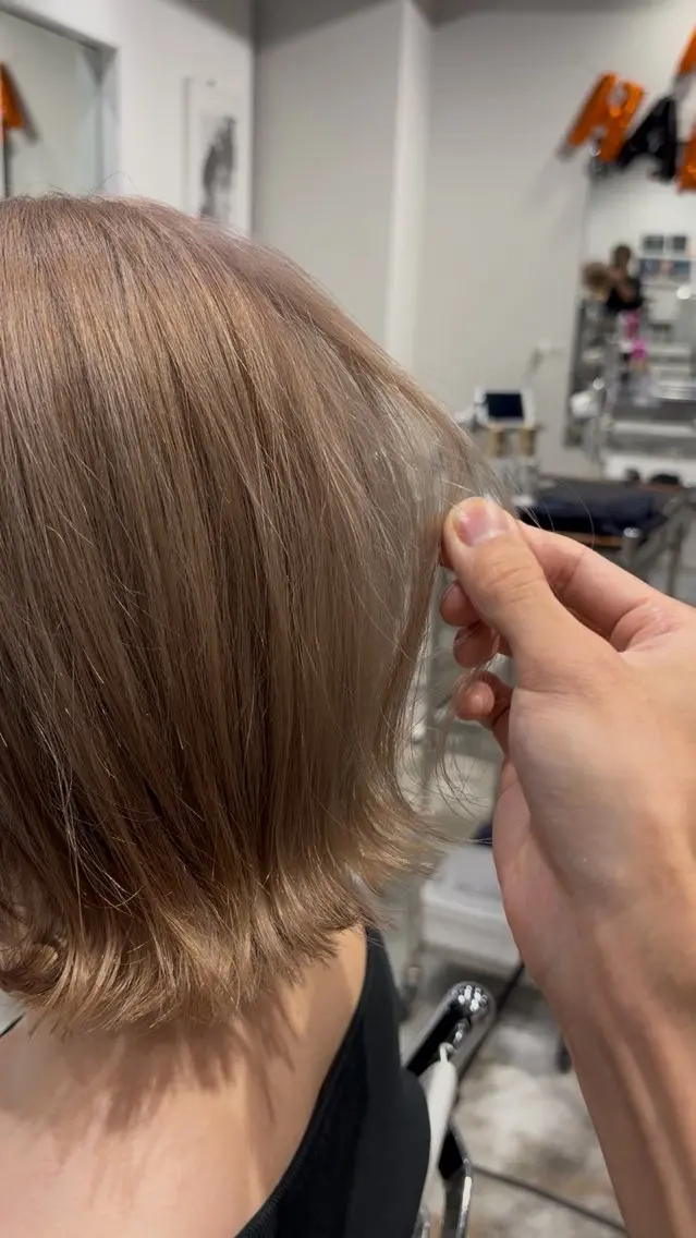 ショート ヘアカラー 三輪 隼大のヘアスタイル