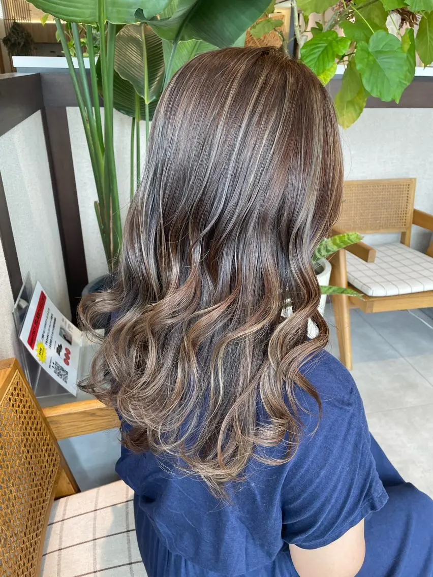【立体感でオシャレに💕】フルハイライト＋イルミナカラー＋ロング料金☆ 平日ご新規様30%引き❣️の写真
