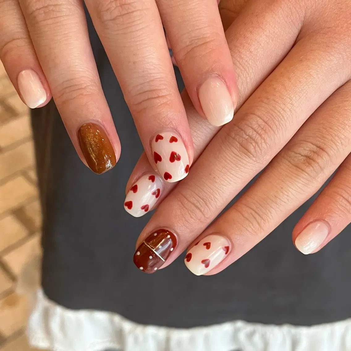 ネイル アートネイル ボルドー ハート ニュアンスネイル Take Manaのネイルデザイン