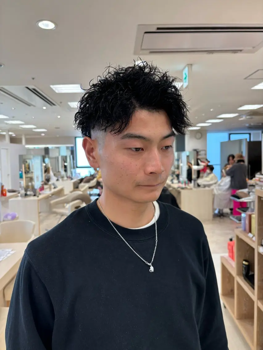 【✨️不動の人気✨】メンズ カット＋ツイストスパイラルパーマ＋眉カット＋トリートメントの写真
