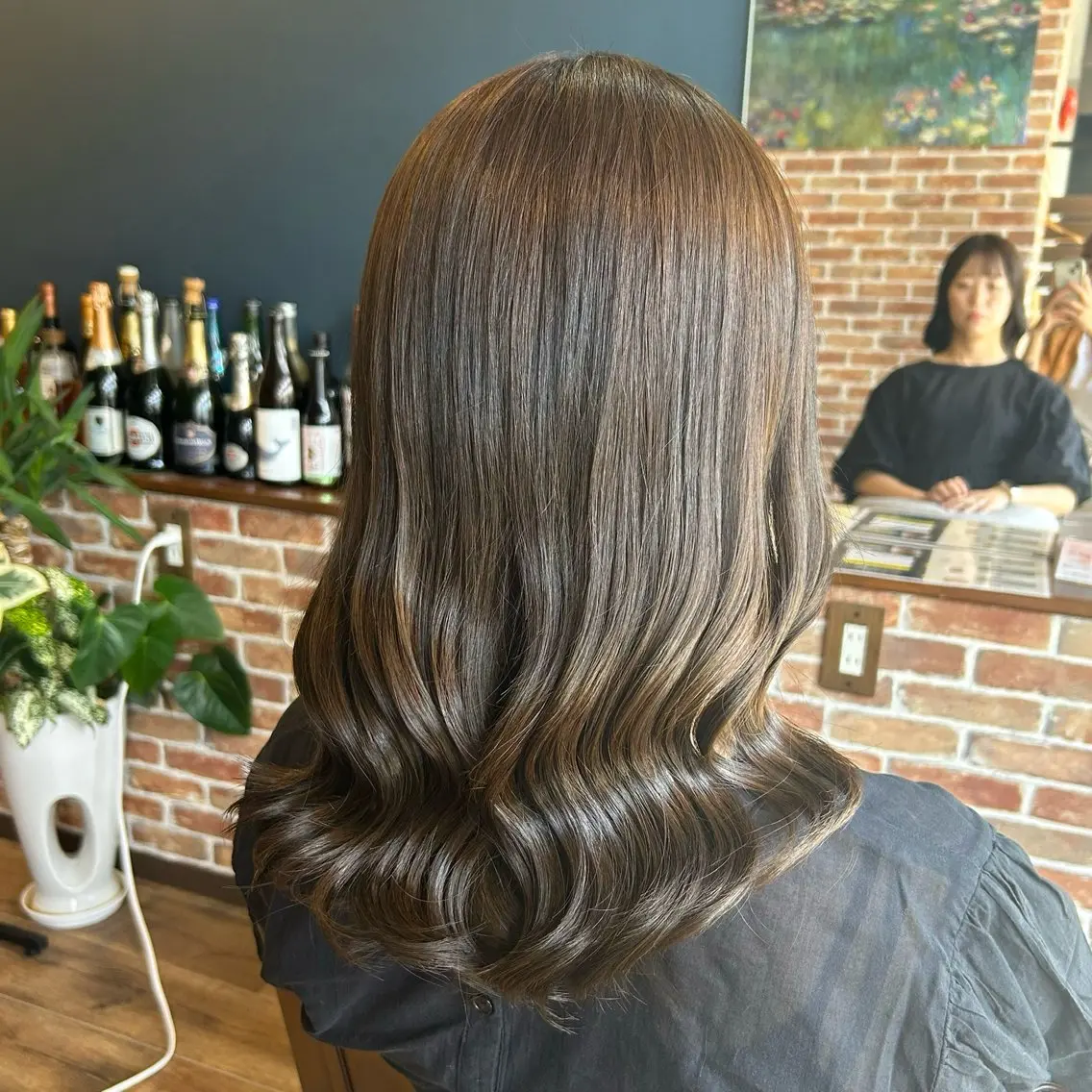 セミロング カラー グレージュ 中村 莉乃香のヘアスタイル