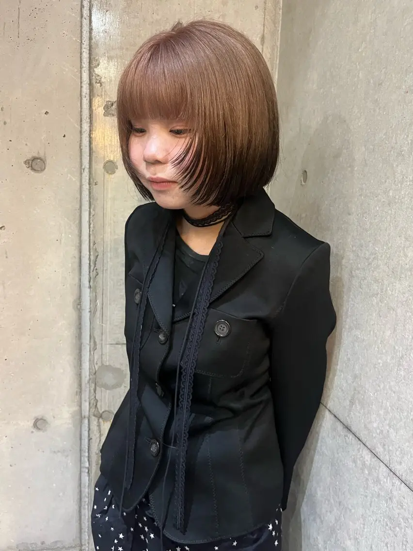 ミディアム カット ヘアカラー トリートメント ハイトーン/顔まわり レイヤー/YUKAのヘアスタイル