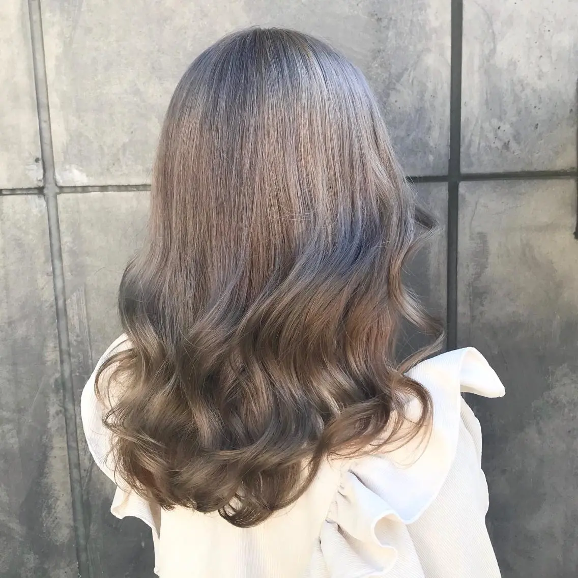 セミロング カラー アッシュ アッシュグレー アッシュグレージュ ブリーチ グレージュ K-POP好き美容師 🇰🇷Kai.Yのヘアスタイル