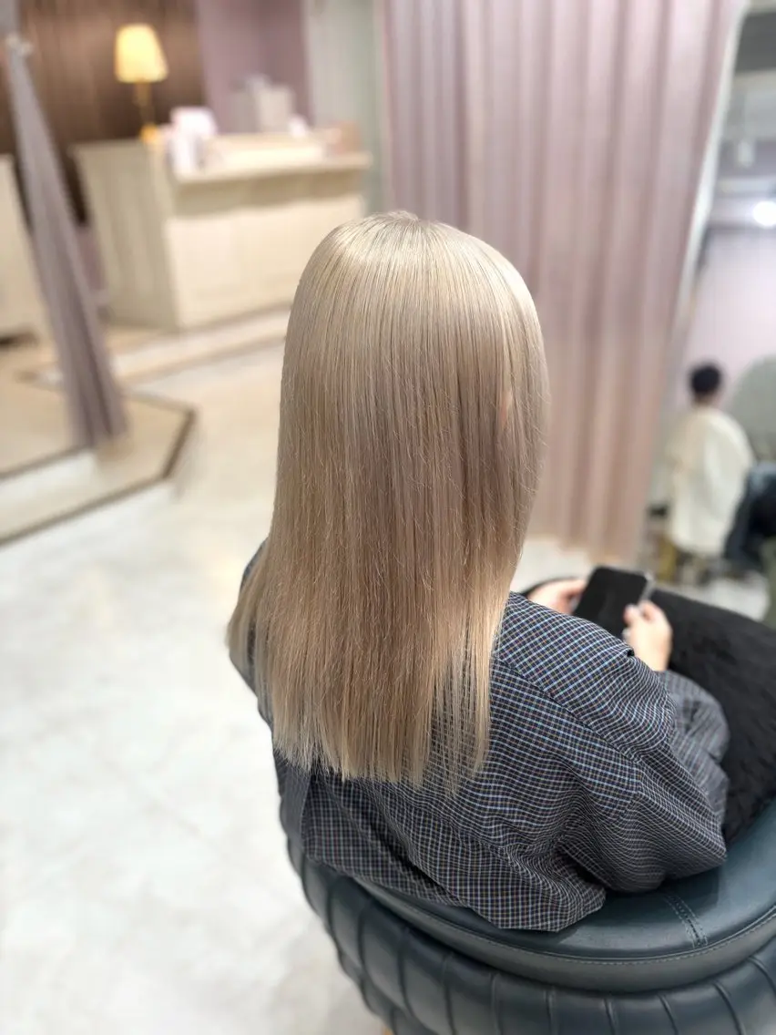 セミロング カラー ブリーチ ブリーチカラー shizukiのヘアスタイル