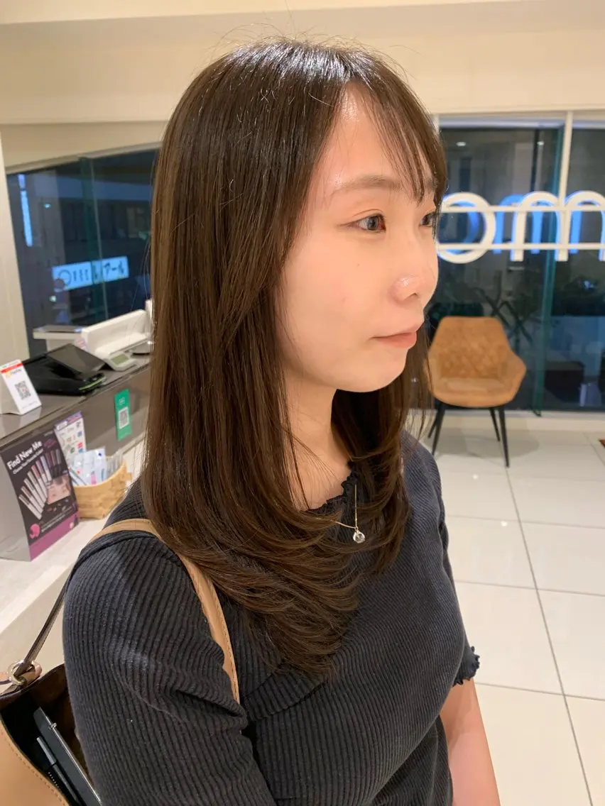 セミロング レイヤーカット 韓国レイヤー🪽 耳ツボジュエリーのヘアスタイル