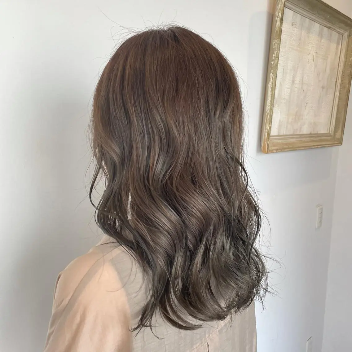 セミロング ラベンダーベージュ ZAZA ASAMIのヘアスタイル