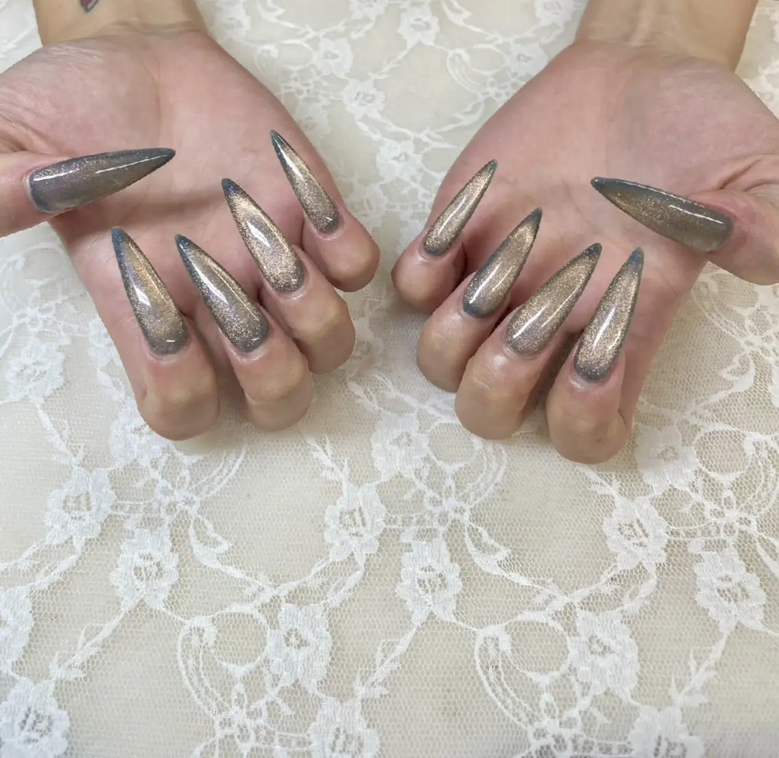 ネイル キラキラネイル マグネットネイル ハンドネイル ハンドケア 心斎橋Salon Epokkuのネイルデザイン