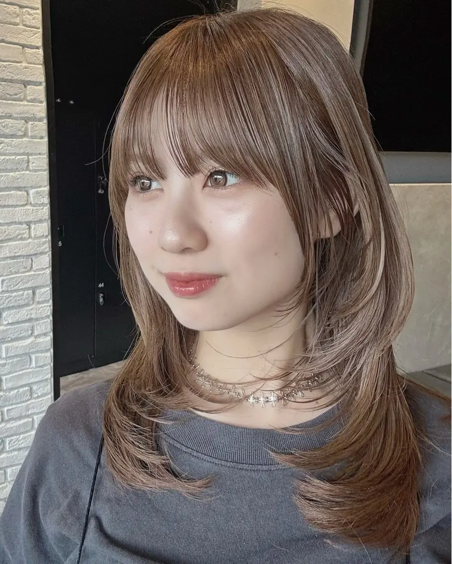 ミディアム カラー ミディアムレイヤー グレージュ シアーグレージュ レイヤーカット カット ヘアカラー トリートメント レイヤー🩰髪質改善 /透明感/kanaのヘアスタイル