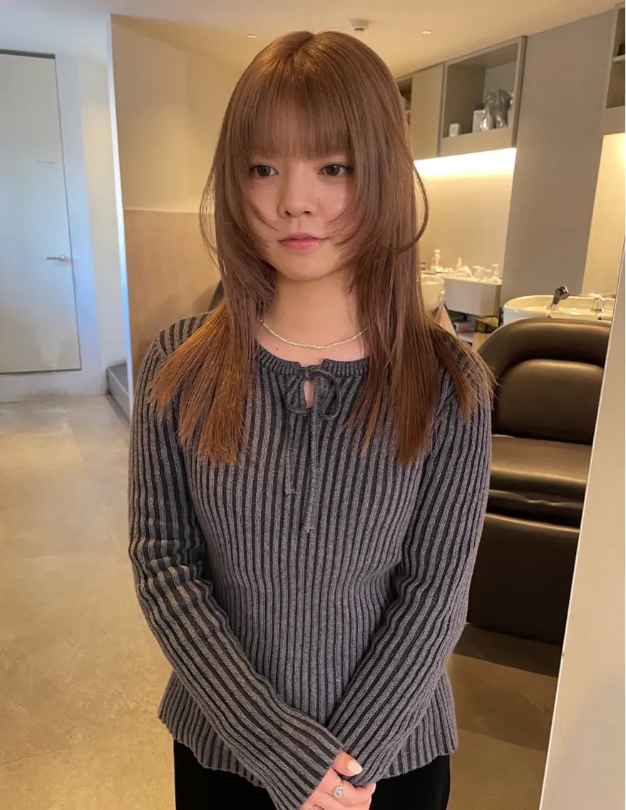 セミロング カラー ベージュカラー ブリーチ ブロンド ケアブリーチ ハイトーンカラー カット ヘアカラー トリートメント MIU/ルーツカラー 顔まわりレイヤーのヘアスタイル
