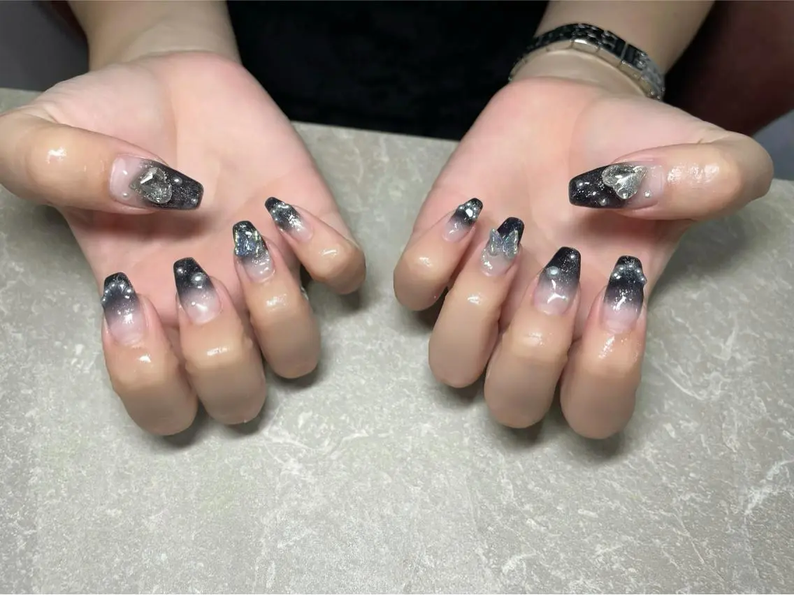 ネイル LAVISH 大和店 emi･:*+のネイルデザイン