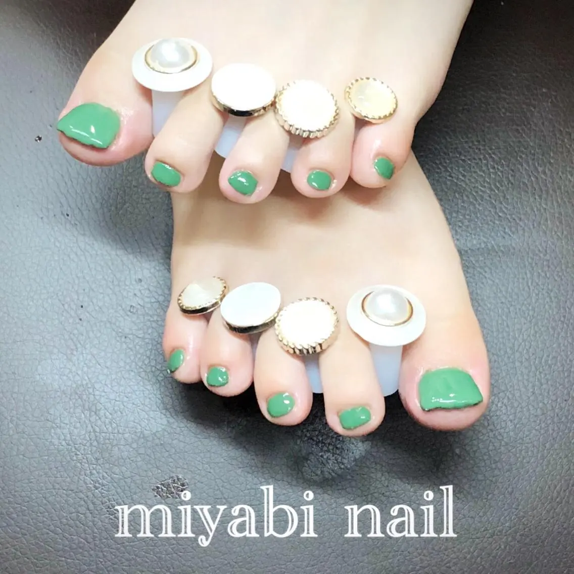 ネイル フットネイル グリーン 持ち込み ワンカラーネイル シンプルネイル フットネイル miyabi nail 桂川駅近くのネイルデザイン