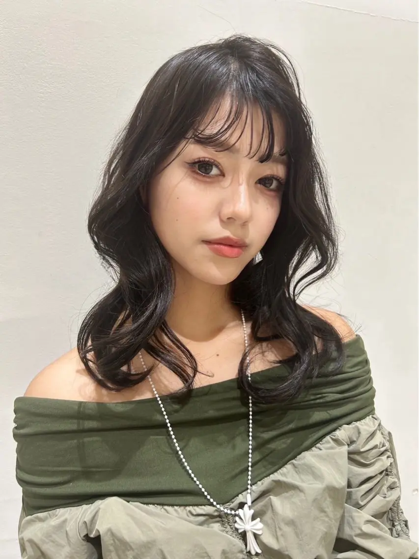 セミロング カラー 透明感カラー ヘアカラー トリートメント peige 西村ひなりのヘアスタイル