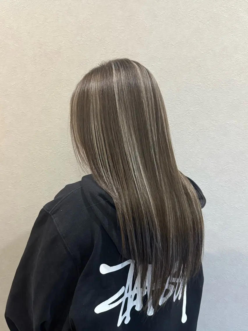 ロング ハイライト ヘアカラー 永野 いずみのヘアスタイル