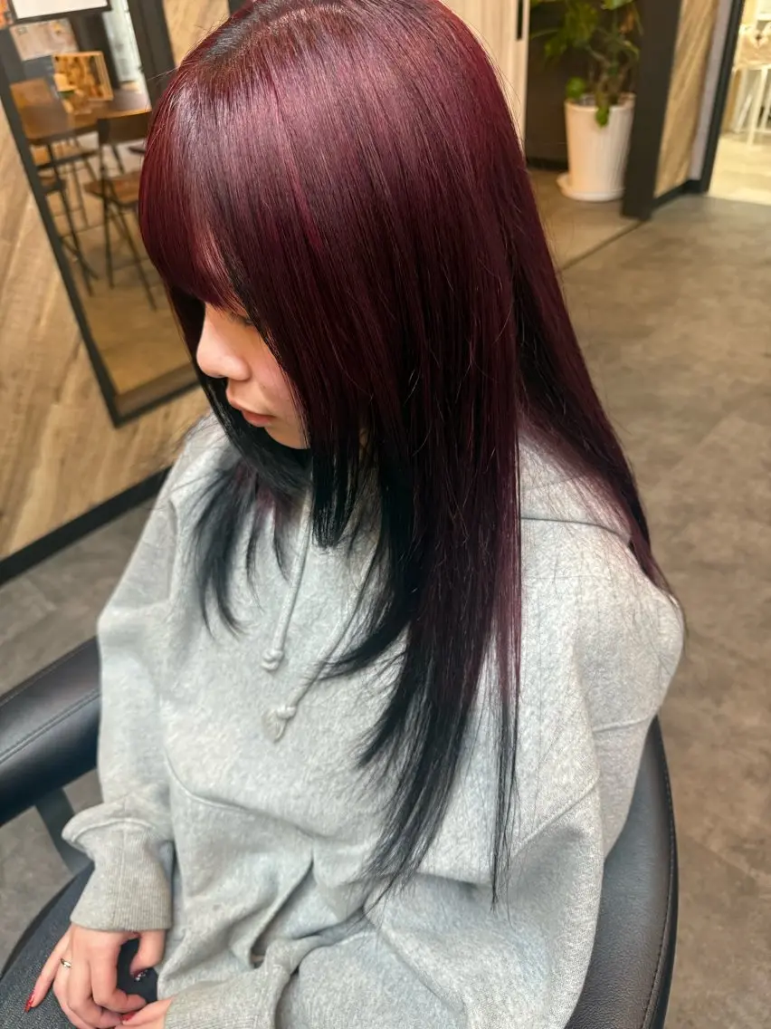 ロング カラー 黒髪 ピンクカラー レッドカラー 顔周りカット レイヤーカット ALOHANA + 一華のヘアスタイル