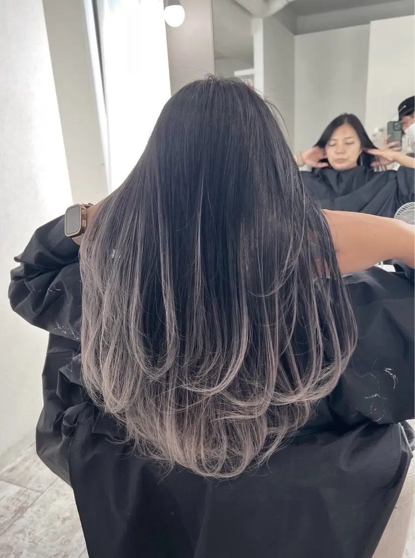 ロング カラー バレイヤージュ シルバー ホワイトシルバー レイヤーカット 指名数No.1 /NAOYAのヘアスタイル