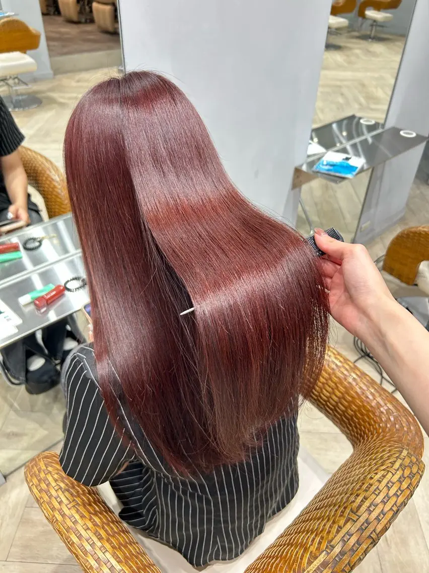 ロング カラー レッドカラー ヘアカラー トリートメント 柴田 千春のヘアスタイル