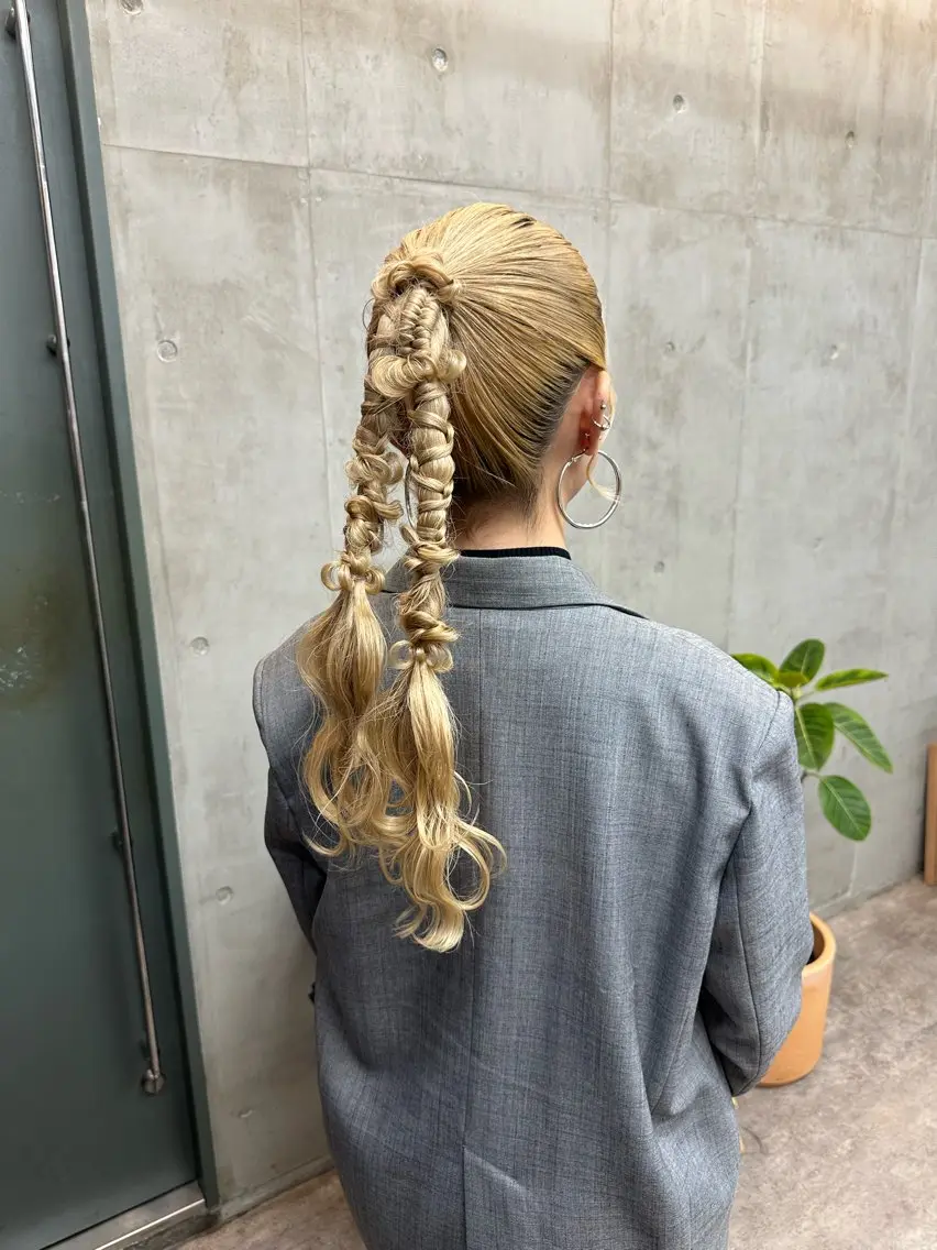 ロング カラー ヘアアレンジ ベージュカラー ブリーチ ブラウンカラー ケアブリーチ グレージュ ヘアセット カットモデル募集中 ／HARUKA🎀のヘアスタイル
