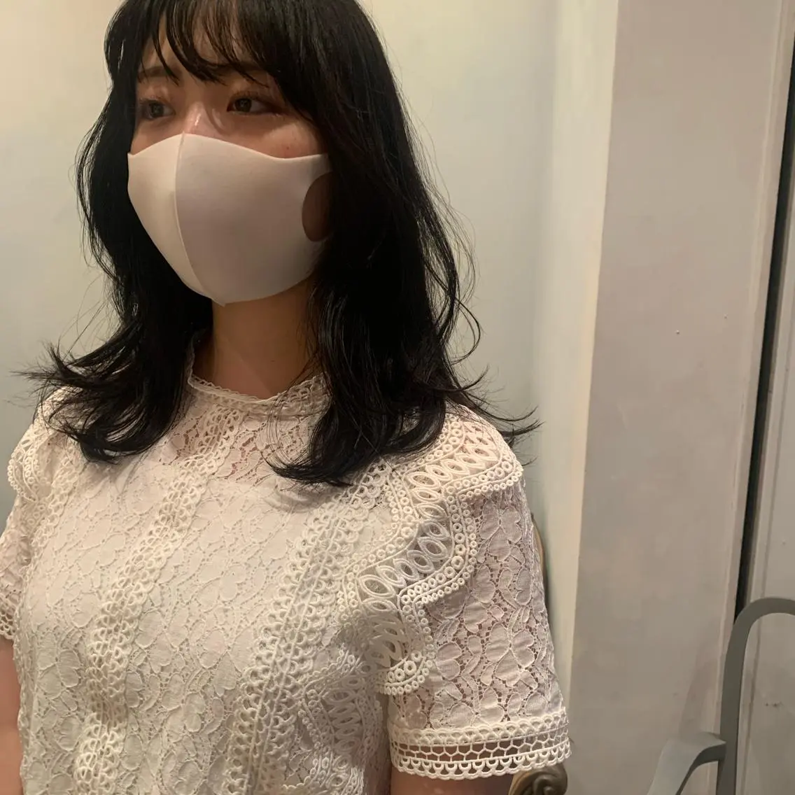 ミディアム カラー SAKINO ベージュカラーのヘアスタイル