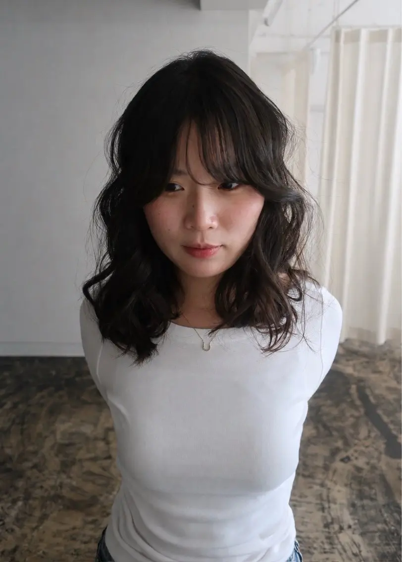 ミディアム 京都烏丸- イノウエ ツムギのヘアスタイル