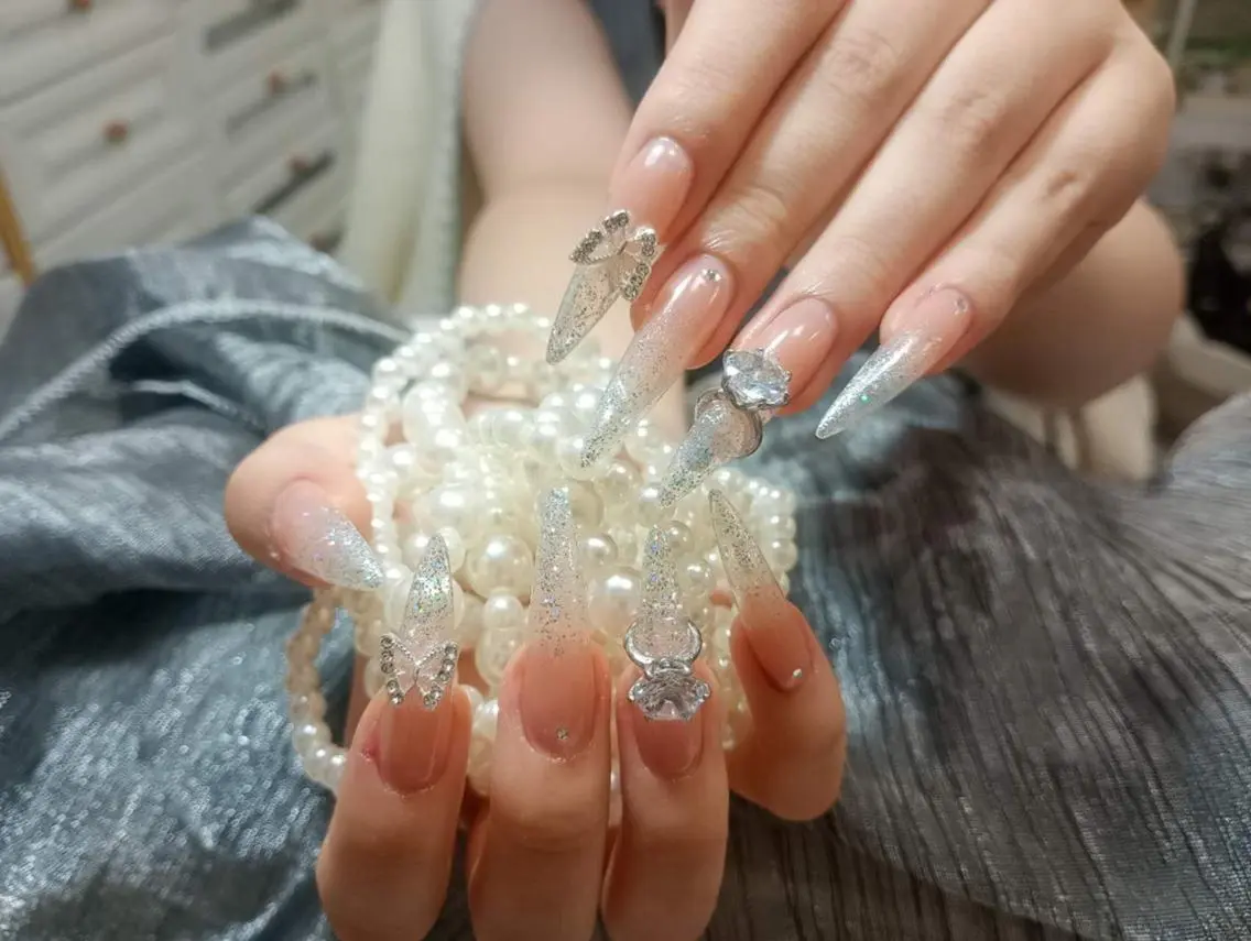 ネイル フレンチネイル ジェルネイル ガラスフレンチ 韓国ネイル マグネットネイル ハンドネイル ハンドケア The Nail💗 PIPIのネイルデザイン